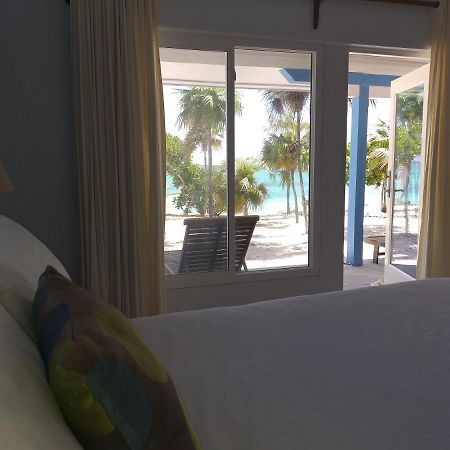 Pelican Beach Hotel Whitby 외부 사진
